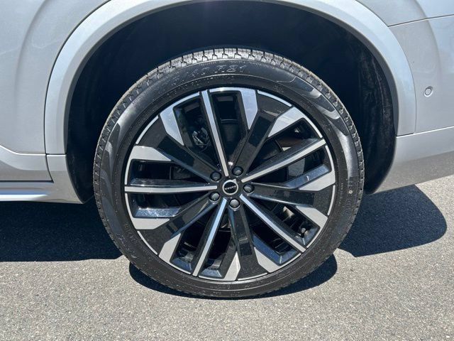 Certified 2025 Volvo XC90 B5 Plus AWD/4WD image 9