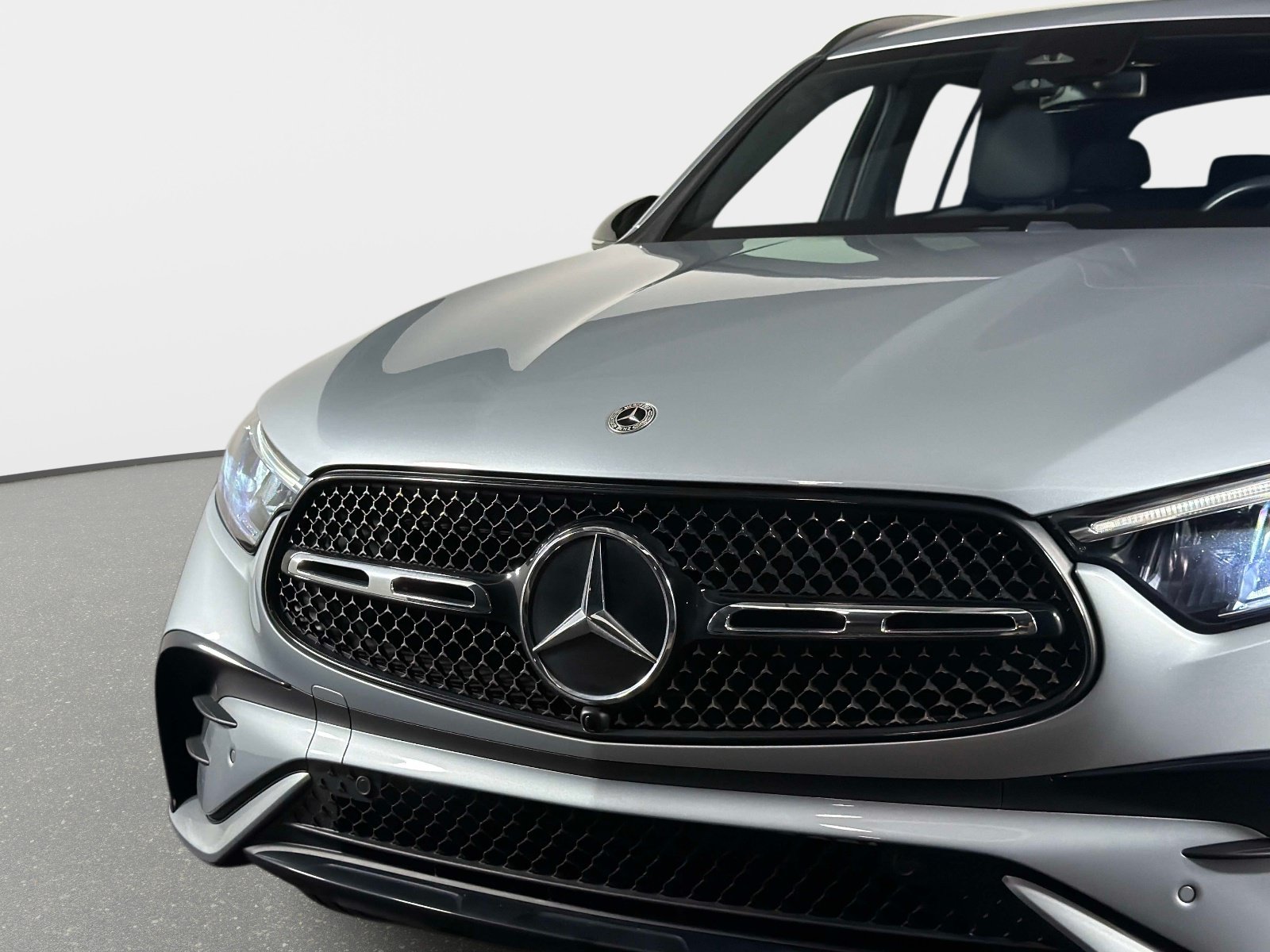 Used 2025 Mercedes-Benz GLC 300 4MATIC w/ AMG Line image 11