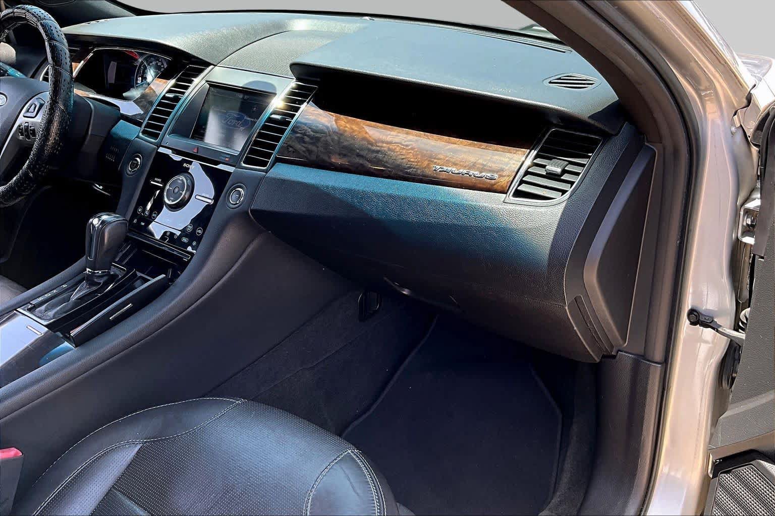 Used 2013 Ford Taurus Limited FWD image 16