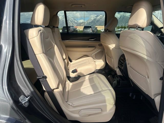 Used 2022 Jeep Grand Cherokee L Limited w/ Luxury Tech Group II AWD/4WD image 14