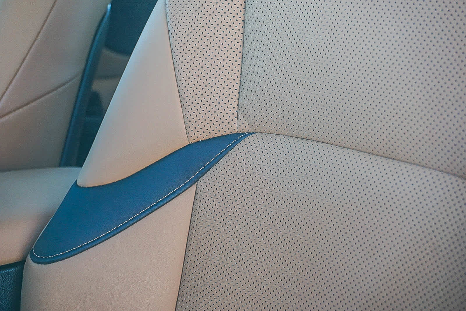 Certified 2023 Lexus ES 350 w/ Premium Package image 23