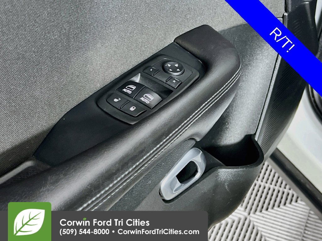 Used 2018 Dodge Challenger R/T RWD image 11