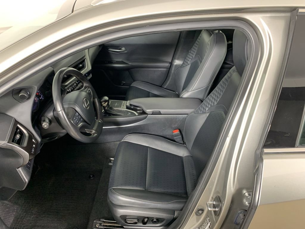 Used 2022 Lexus UX 200 w/ Accessory Package (Z1) image 30