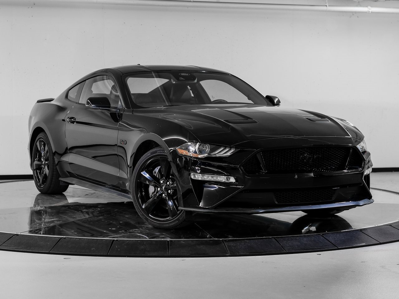 Used 2022 Ford Mustang GT Premium w/ Equipment Group 401A image 9