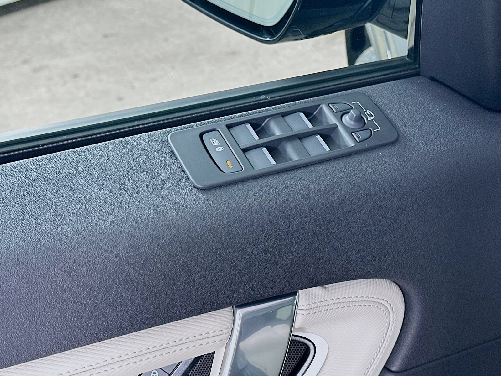 New 2026 Land Rover Discovery Sport Landmark AWD/4WD image 18