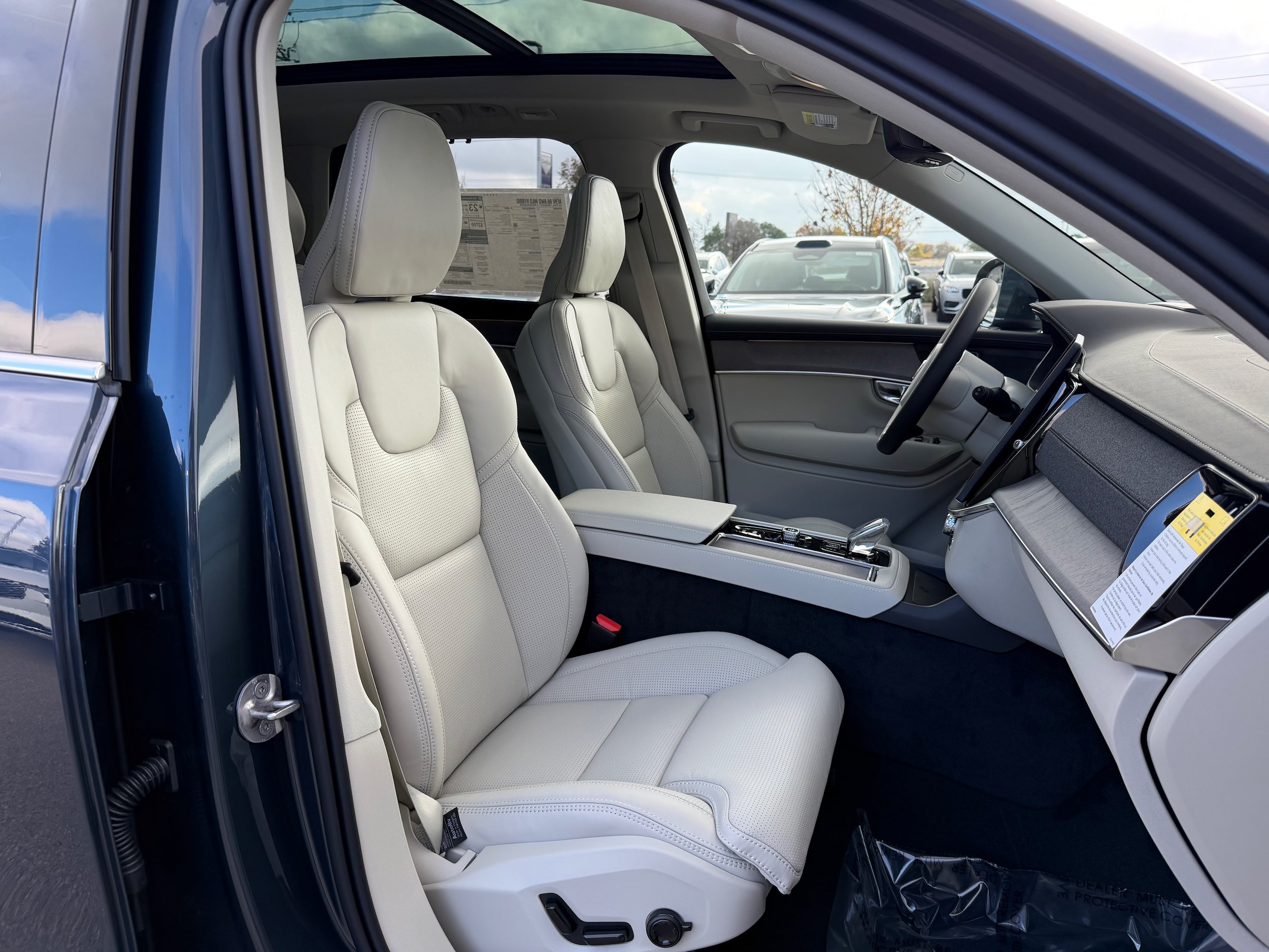New 2026 Volvo XC90 B6 Ultra w/ Protection Package AWD/4WD image 8