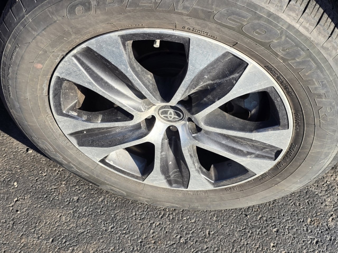 Used 2023 Toyota Highlander XLE image 9