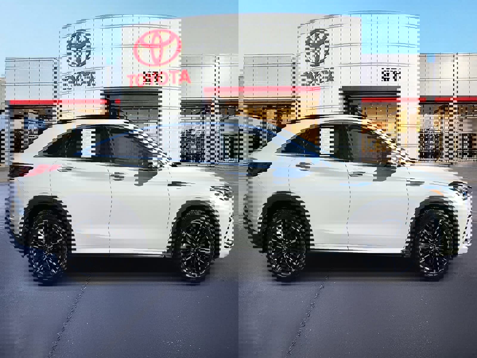 Used 2022 INFINITI QX55 Essential w/ Proassist Package image 4