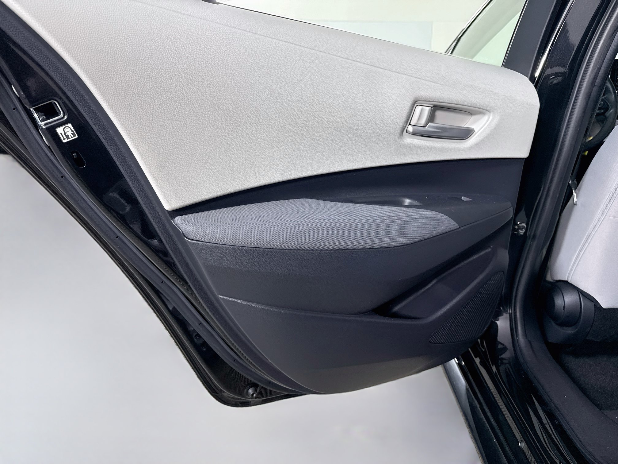 Used 2020 Toyota Corolla LE FWD image 26