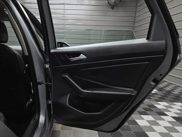Used 2022 Volkswagen Jetta SE FWD image 36