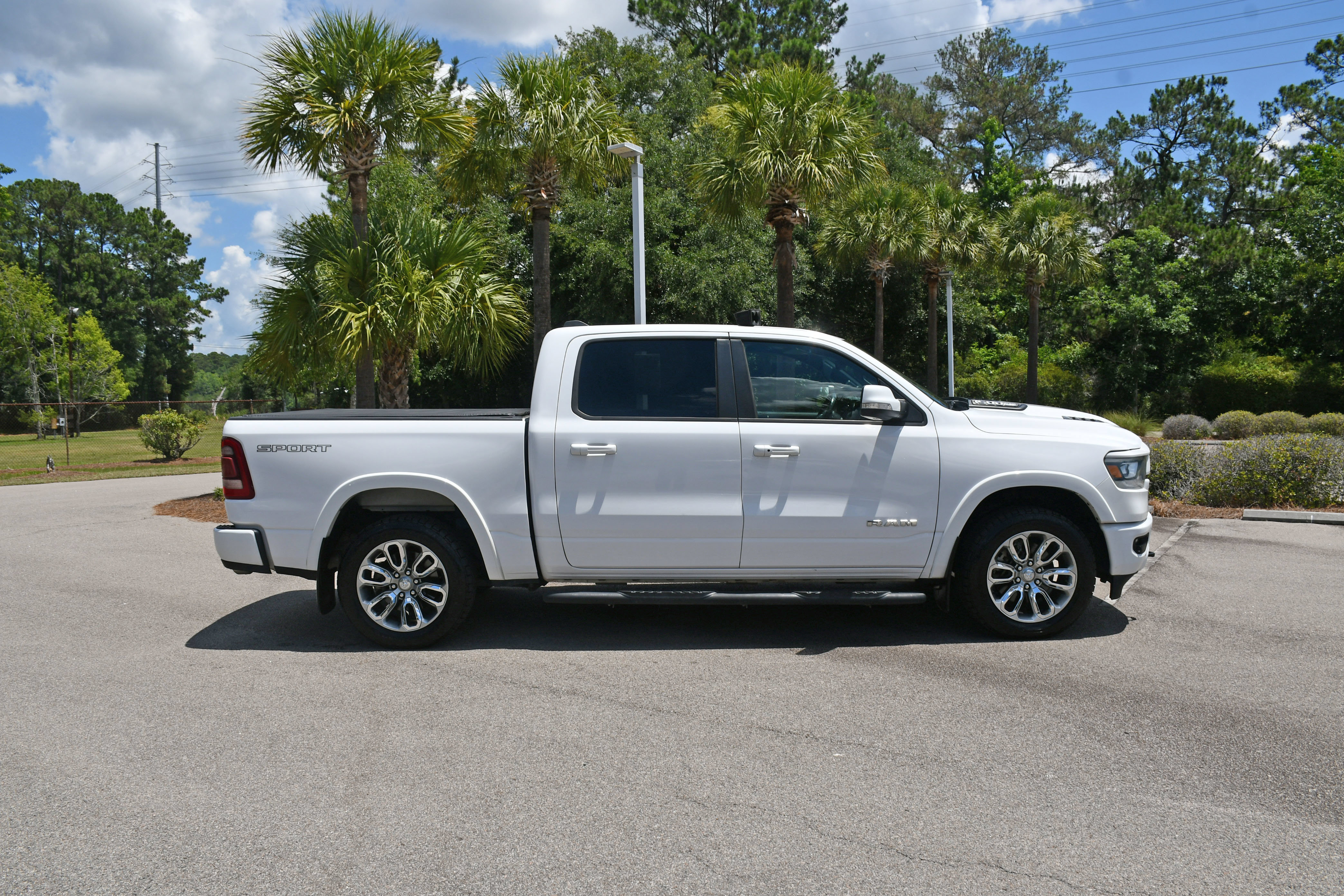 Used 2021 RAM 1500 Laramie AWD/4WD image 2