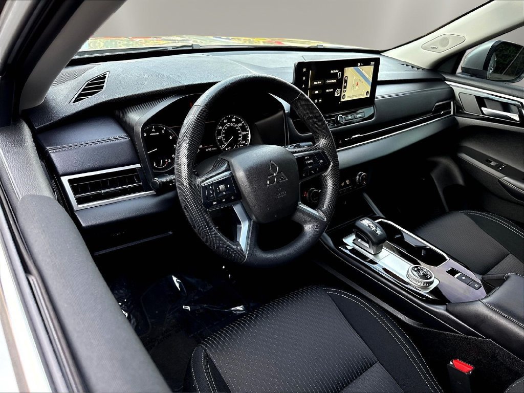 Used 2025 Mitsubishi Outlander ES AWD/4WD image 19