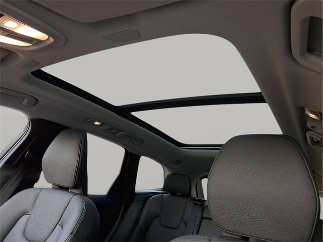 Certified 2025 Volvo XC60 B5 Plus image 11