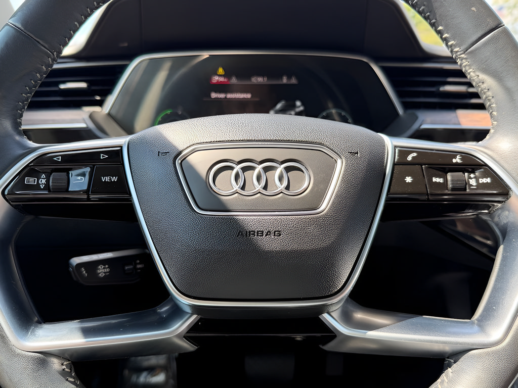 Used 2019 Audi e-tron Prestige w/ Prestige Package AWD/4WD image 45