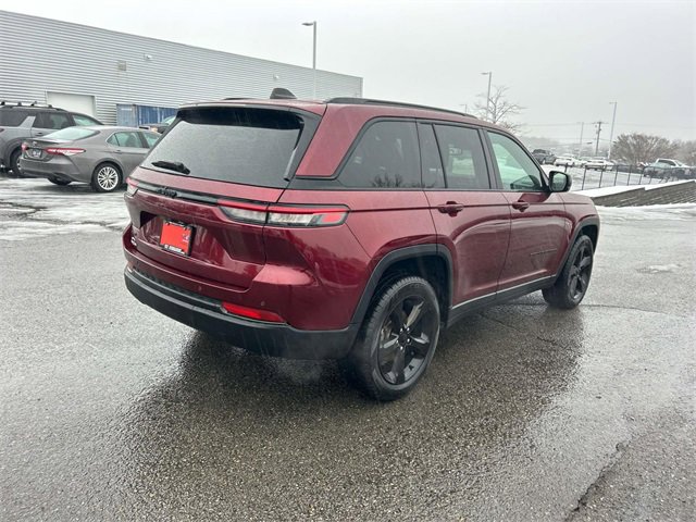 Used 2023 Jeep Grand Cherokee Altitude image 4