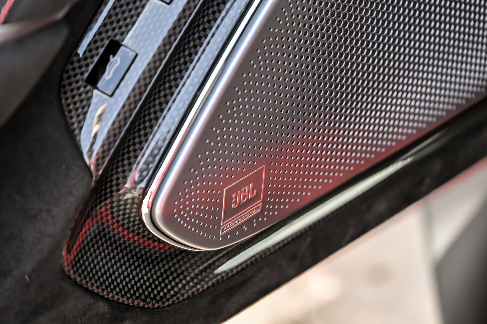 Used 2024 Ferrari Roma Spider RWD image 28