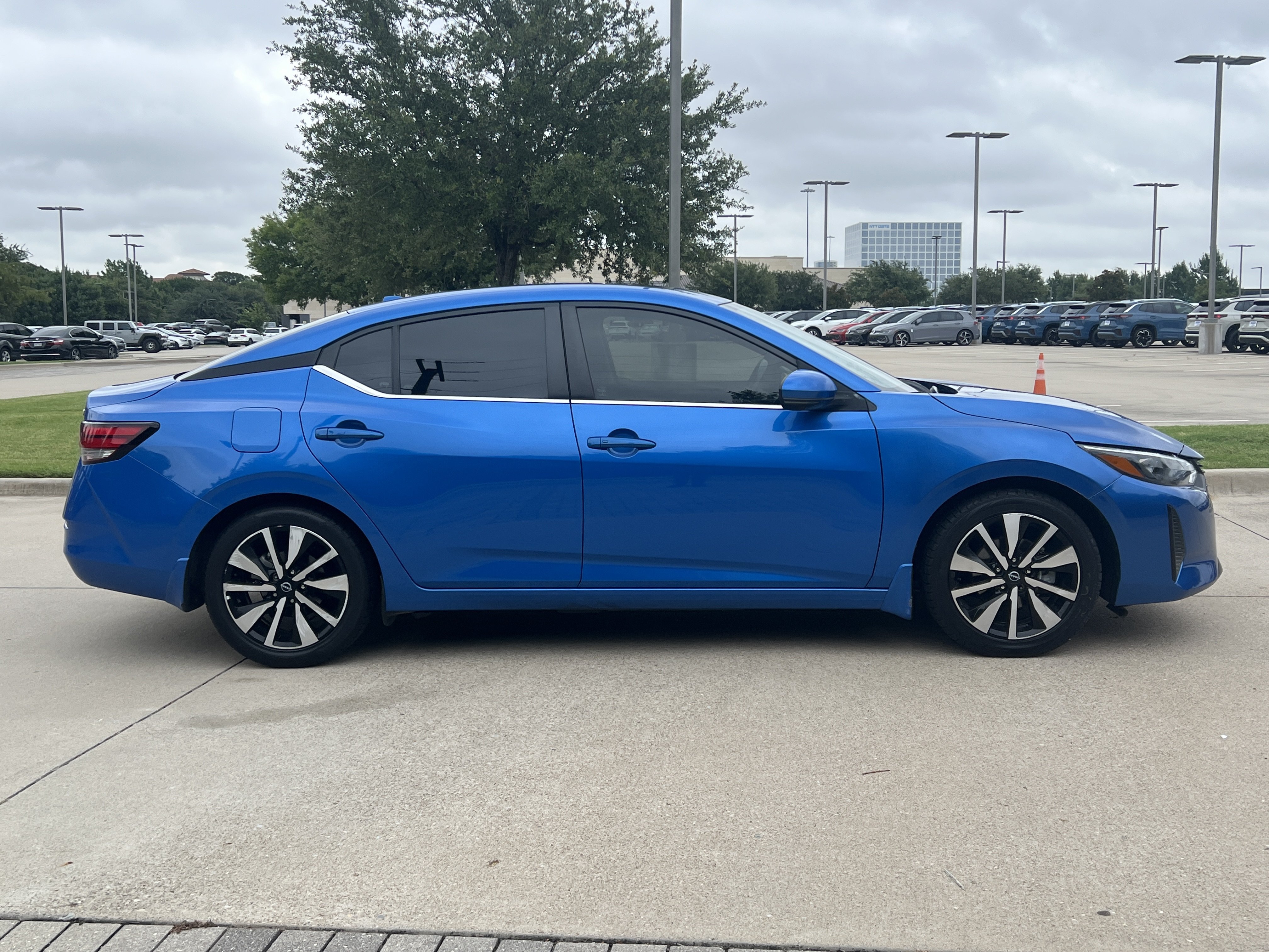 Used 2024 Nissan Sentra SV w/ SV Premium Package FWD image 11
