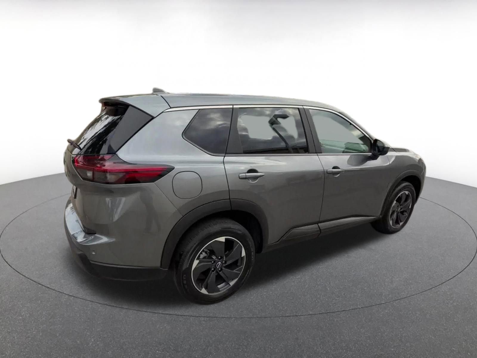 Used 2025 Nissan Rogue SV FWD image 15