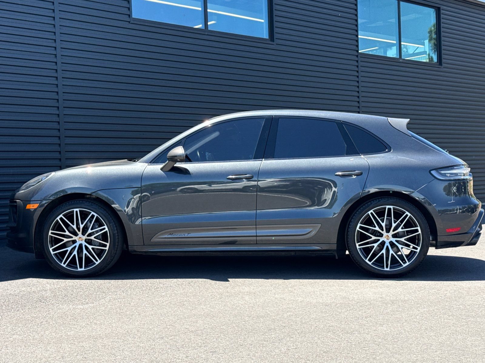 Used 2023 Porsche Macan Turbo AWD/4WD image 3