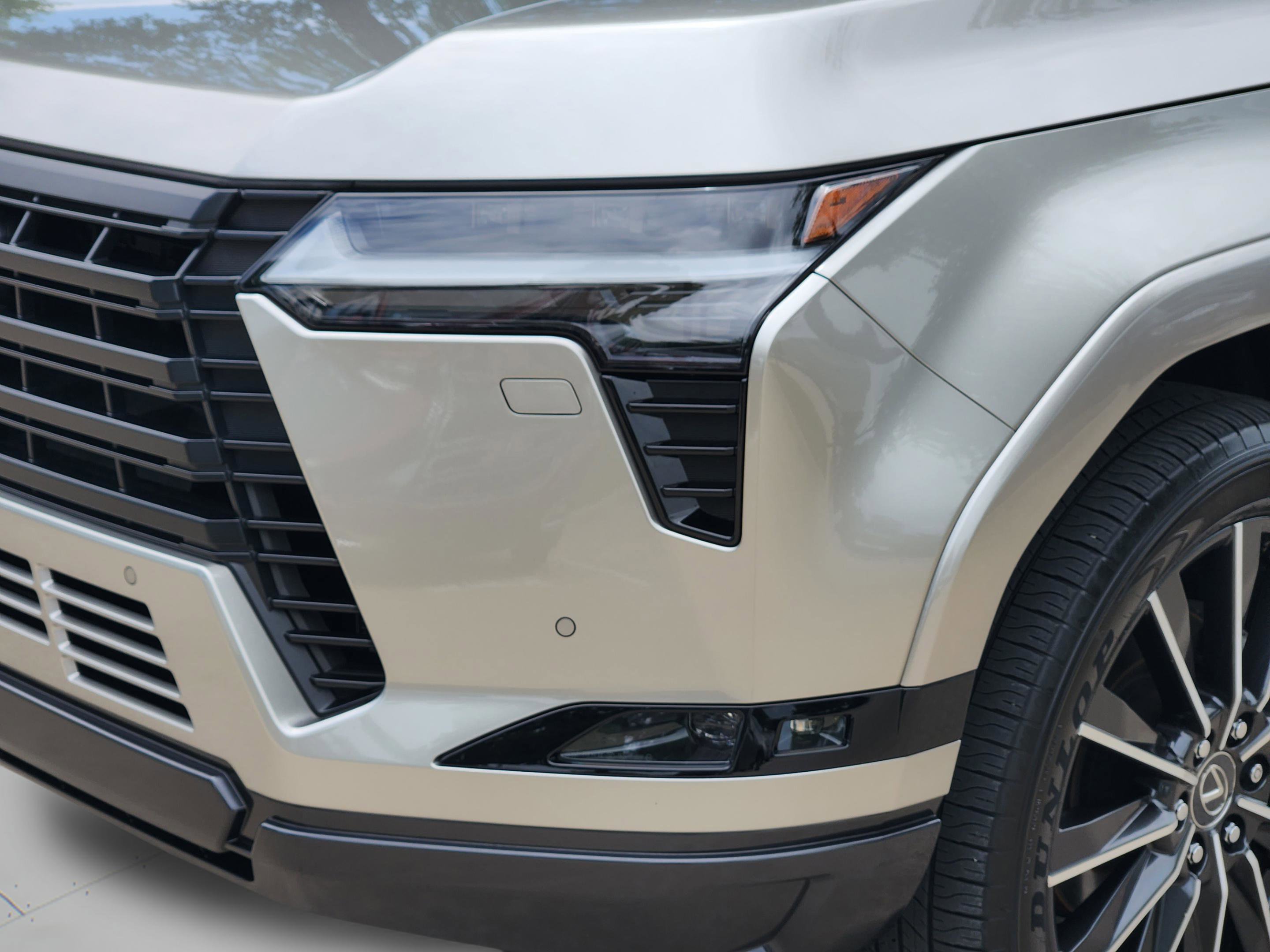 Used 2025 Lexus GX 550 w/ Accessory Package (2T) AWD/4WD image 34