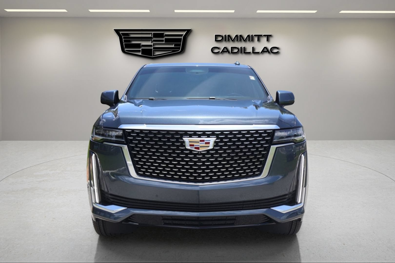 Used 2021 Cadillac Escalade Premium Luxury RWD image 2