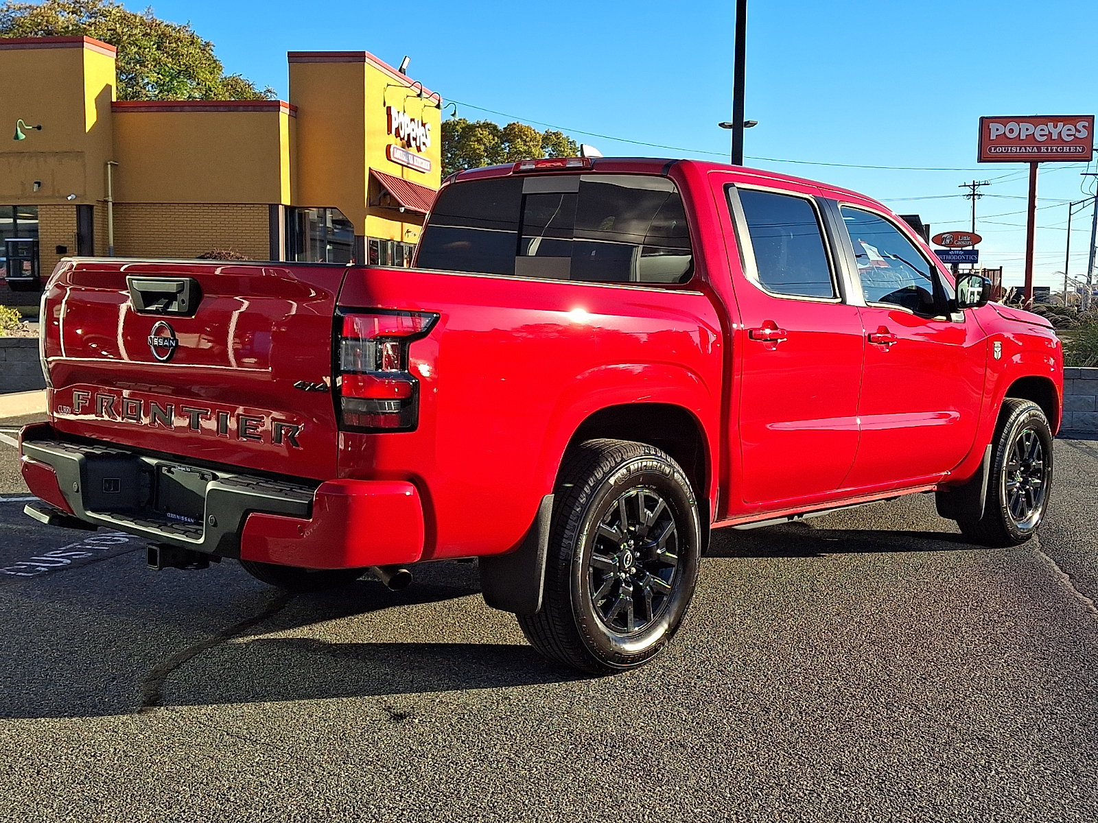 Certified 2026 Nissan Frontier SV w/ Tow Package AWD/4WD image 7