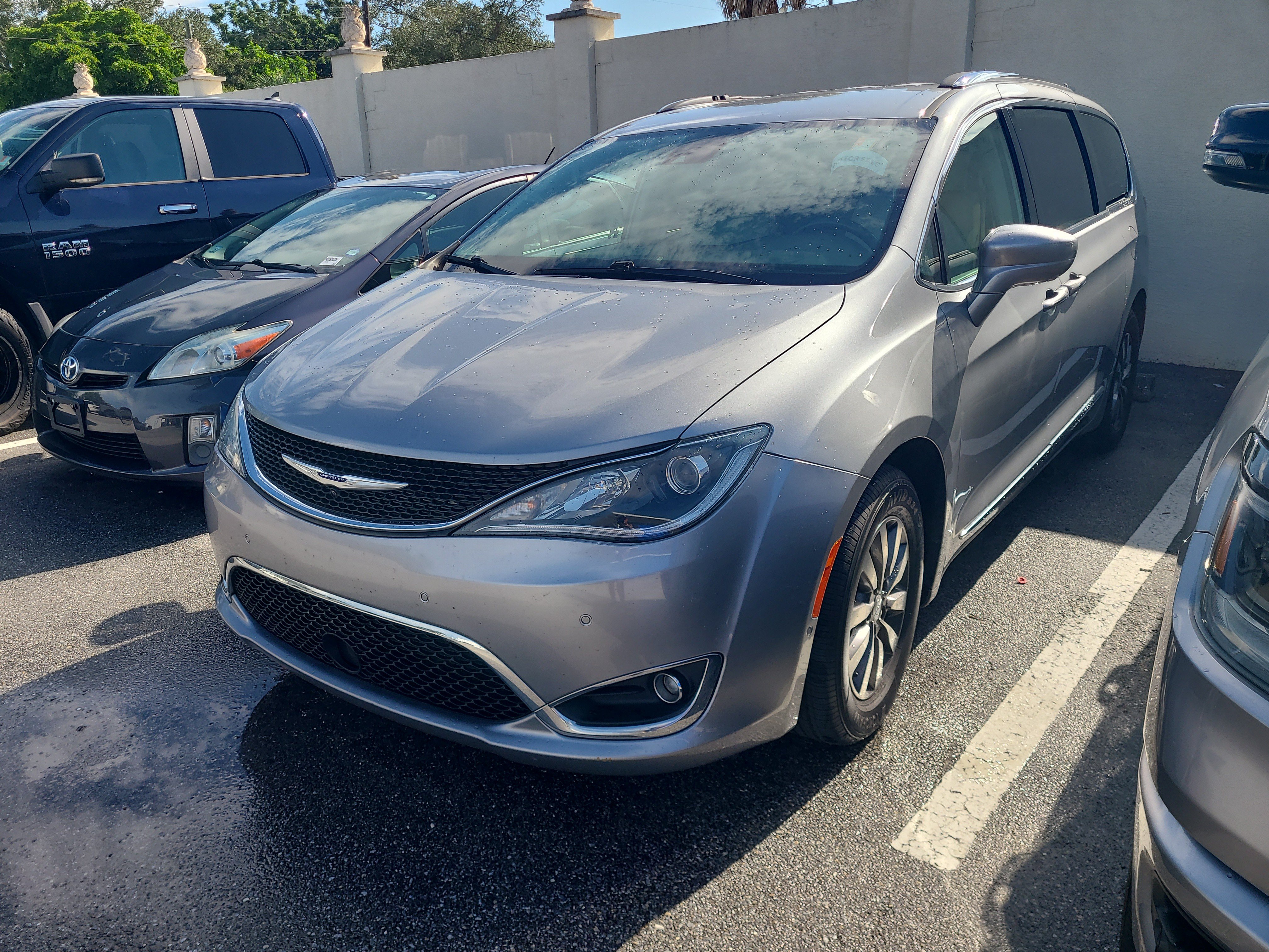 Used 2019 Chrysler Pacifica Touring-L Plus w/ Advanced Safetytec Group FWD image 3