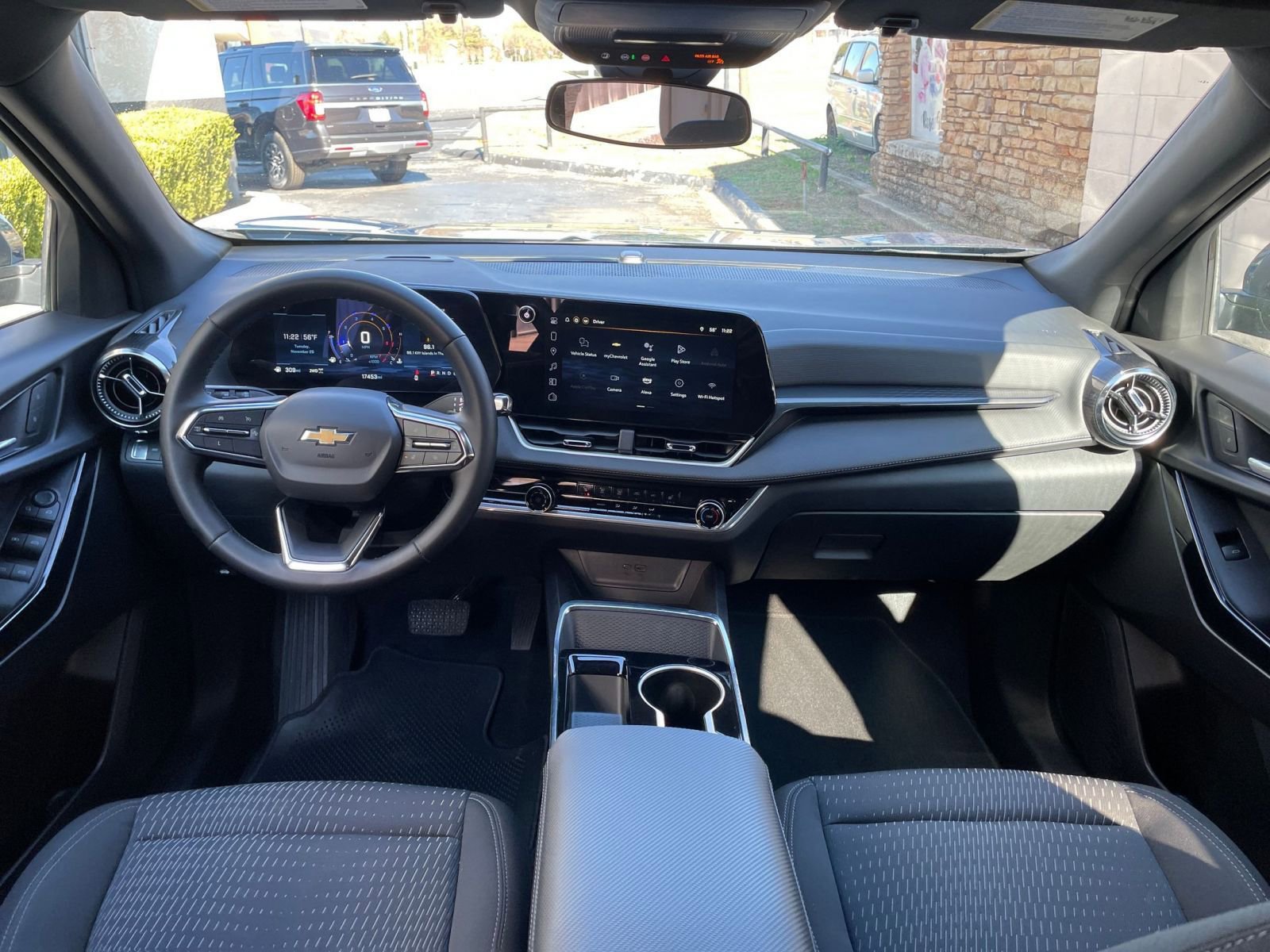 Used 2025 Chevrolet Equinox LT image 32