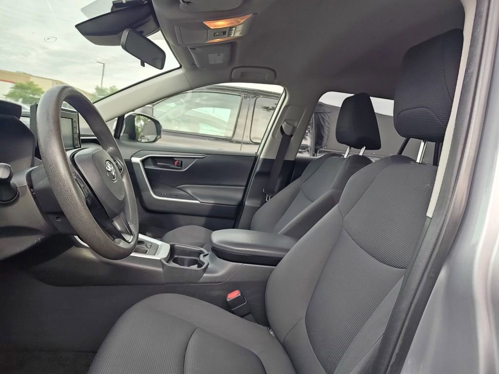 Used 2019 Toyota RAV4 LE w/ Carpet Mat Package AWD/4WD image 5