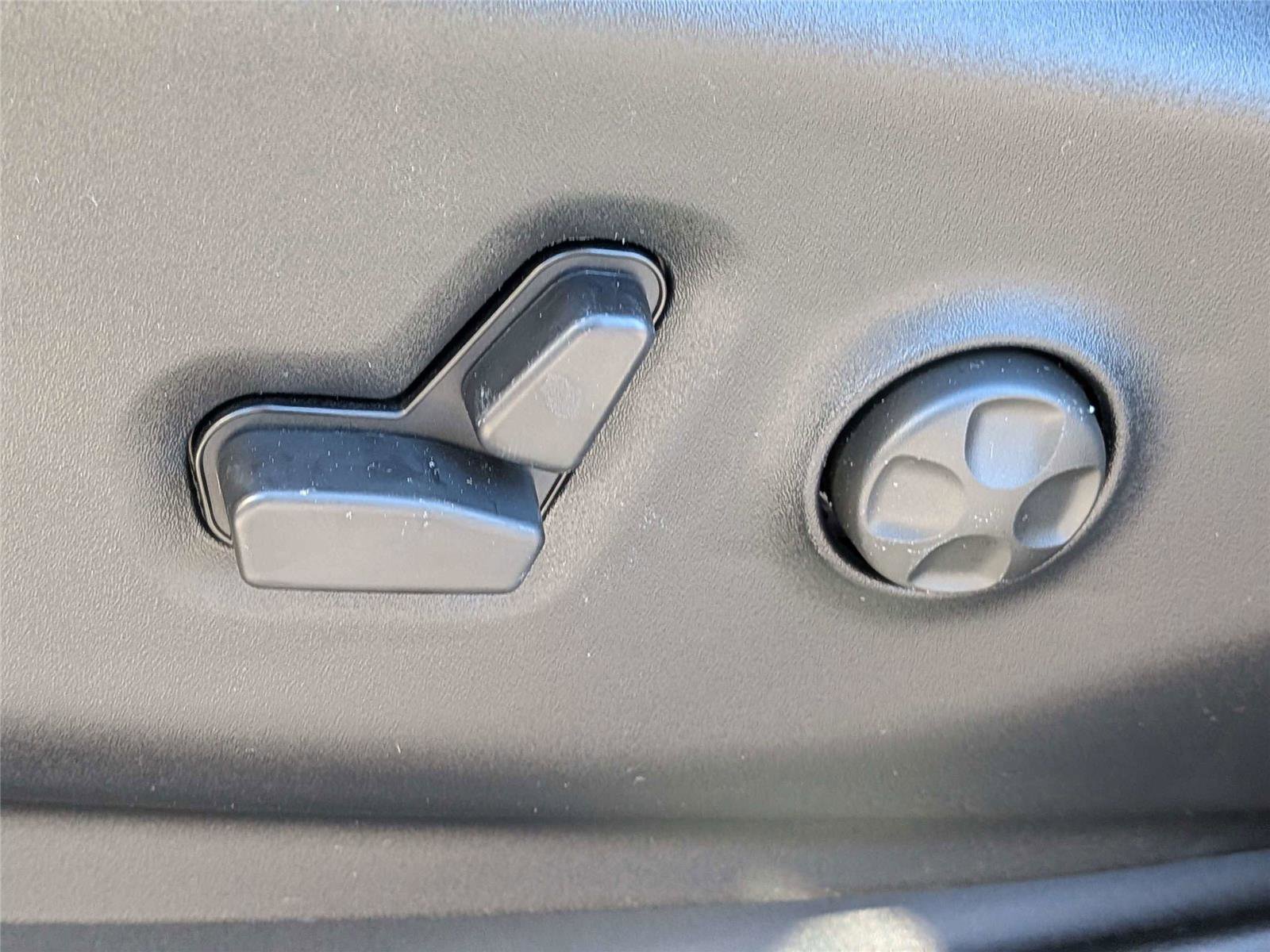 New 2026 Chrysler Voyager LX image 22