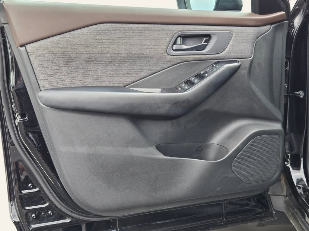 Used 2023 Nissan Rogue S FWD image 19
