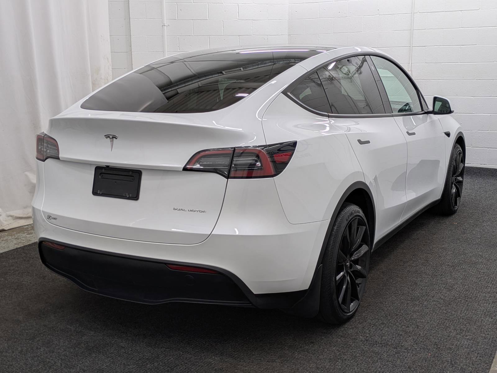 Used 2023 Tesla Model Y Long Range image 2