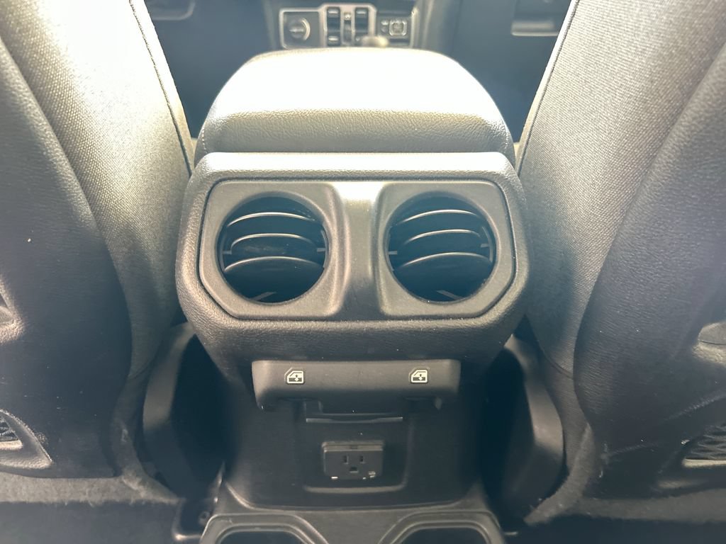 Used 2024 Jeep Wrangler Unlimited Rubicon AWD/4WD image 30