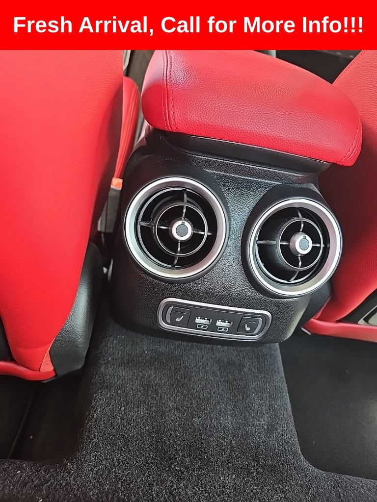 Used 2022 Alfa Romeo Giulia Veloce AWD/4WD image 27