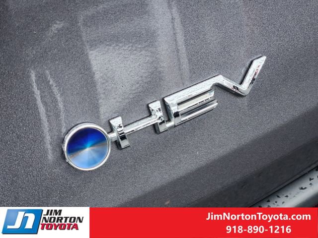 Used 2025 Toyota Sienna XLE image 12