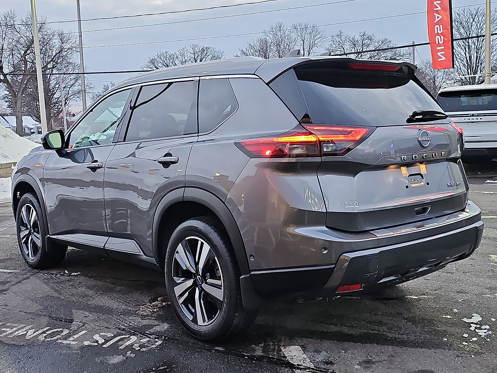 Used 2025 Nissan Rogue SL w/ Tech Package AWD/4WD image 4