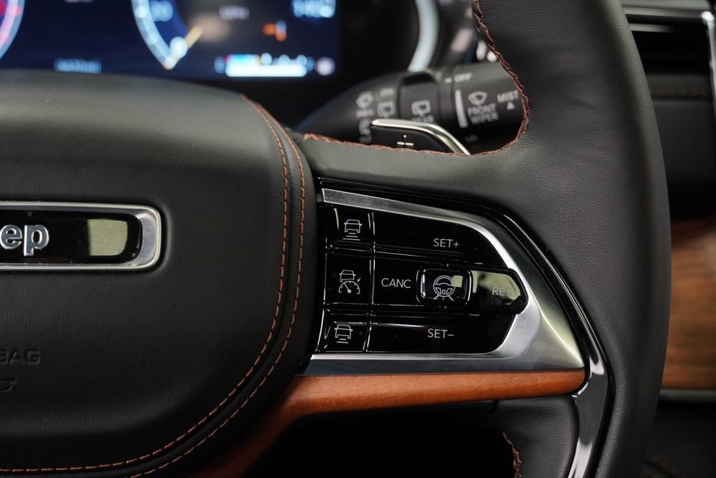 Used 2024 Jeep Grand Cherokee L Summit AWD/4WD image 26