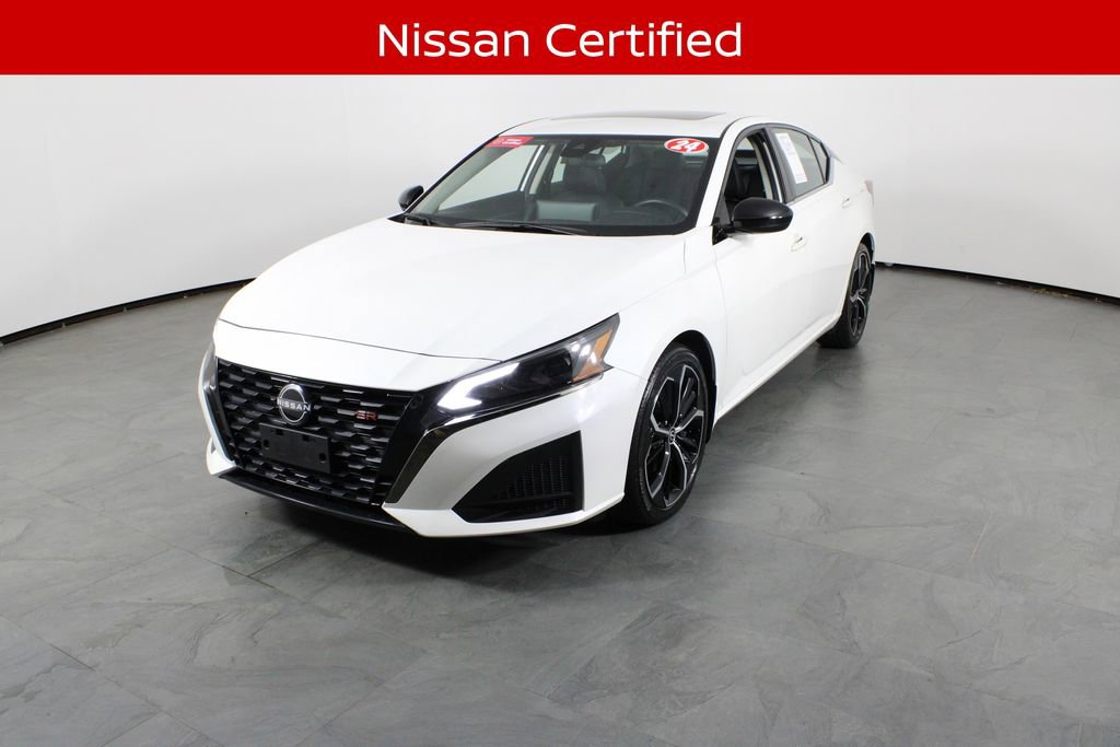 Used 2024 Nissan Altima 2.5 SR w/ SR Premium Package FWD image 2