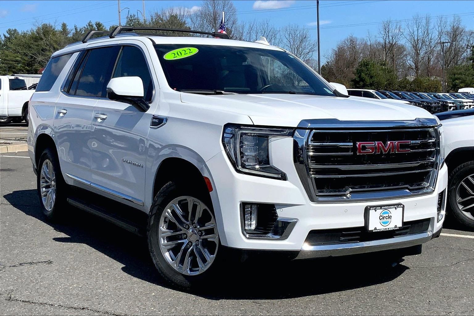 Used 2022 GMC Yukon SLT w/ SLT Premium Package image 2