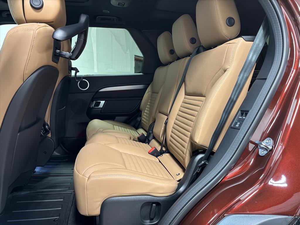 New 2026 Land Rover Discovery Limited Edition image 28