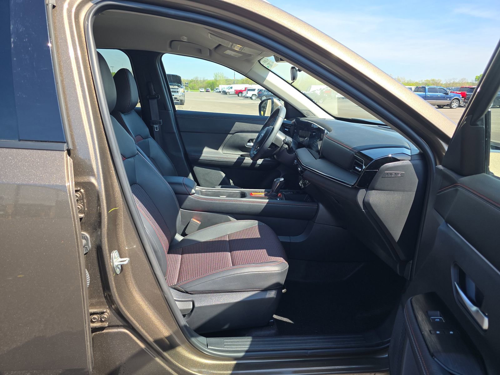 Used 2025 Nissan Kicks SR AWD/4WD image 10