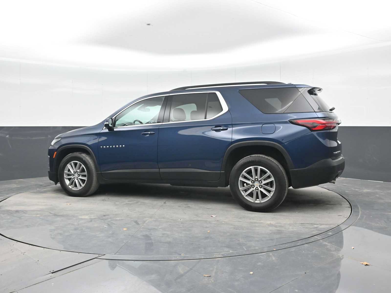 Used 2023 Chevrolet Traverse LT AWD/4WD image 3