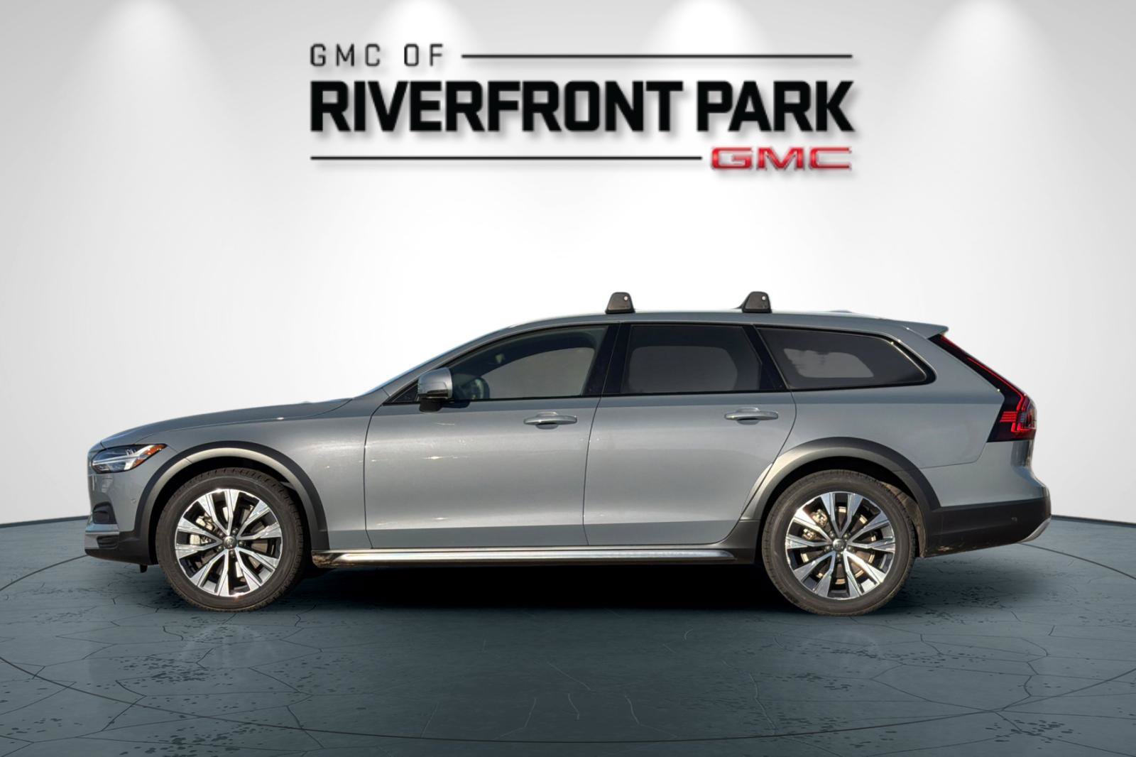 Used 2022 Volvo V90 B6 Cross Country AWD/4WD image 6
