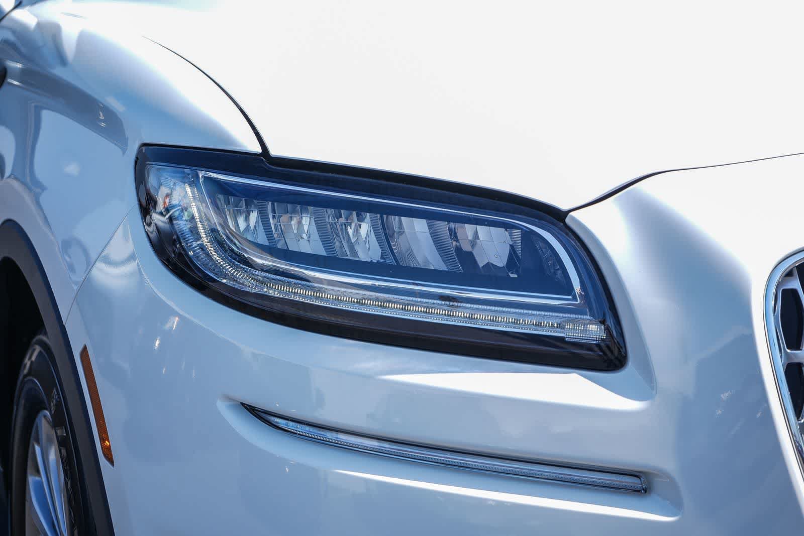 Used 2022 Lincoln Nautilus Reserve w/ Luxury Package FWD image 4