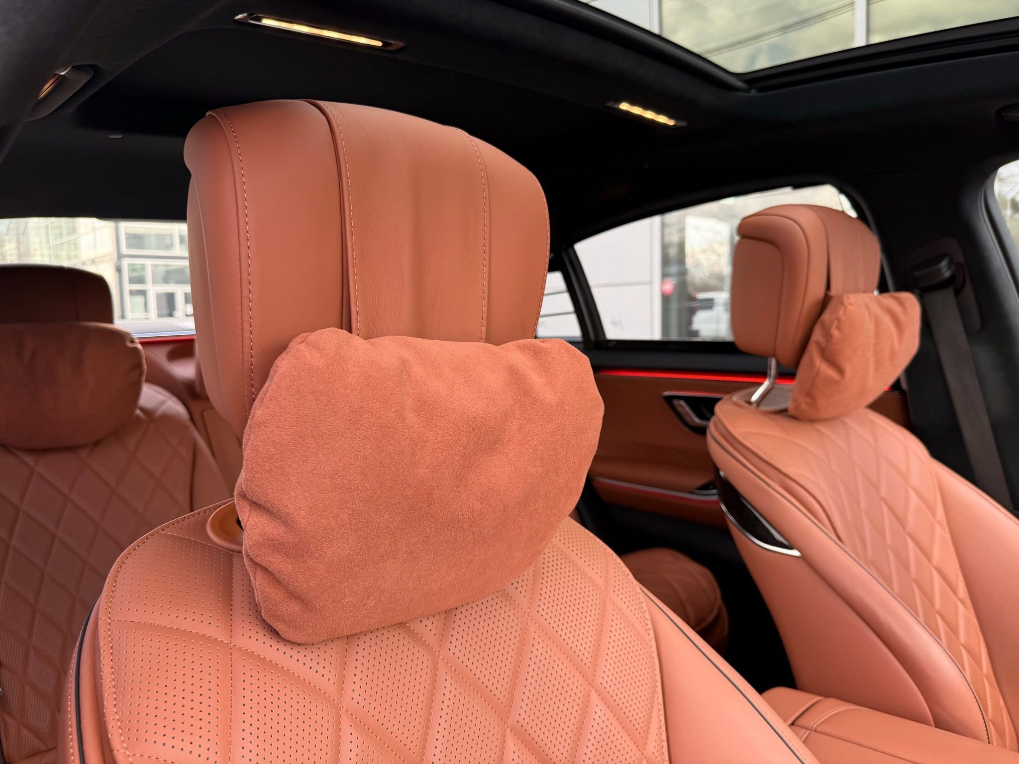 Used 2022 Mercedes-Benz S 580 4MATIC Sedan w/ AMG Line Package image 24