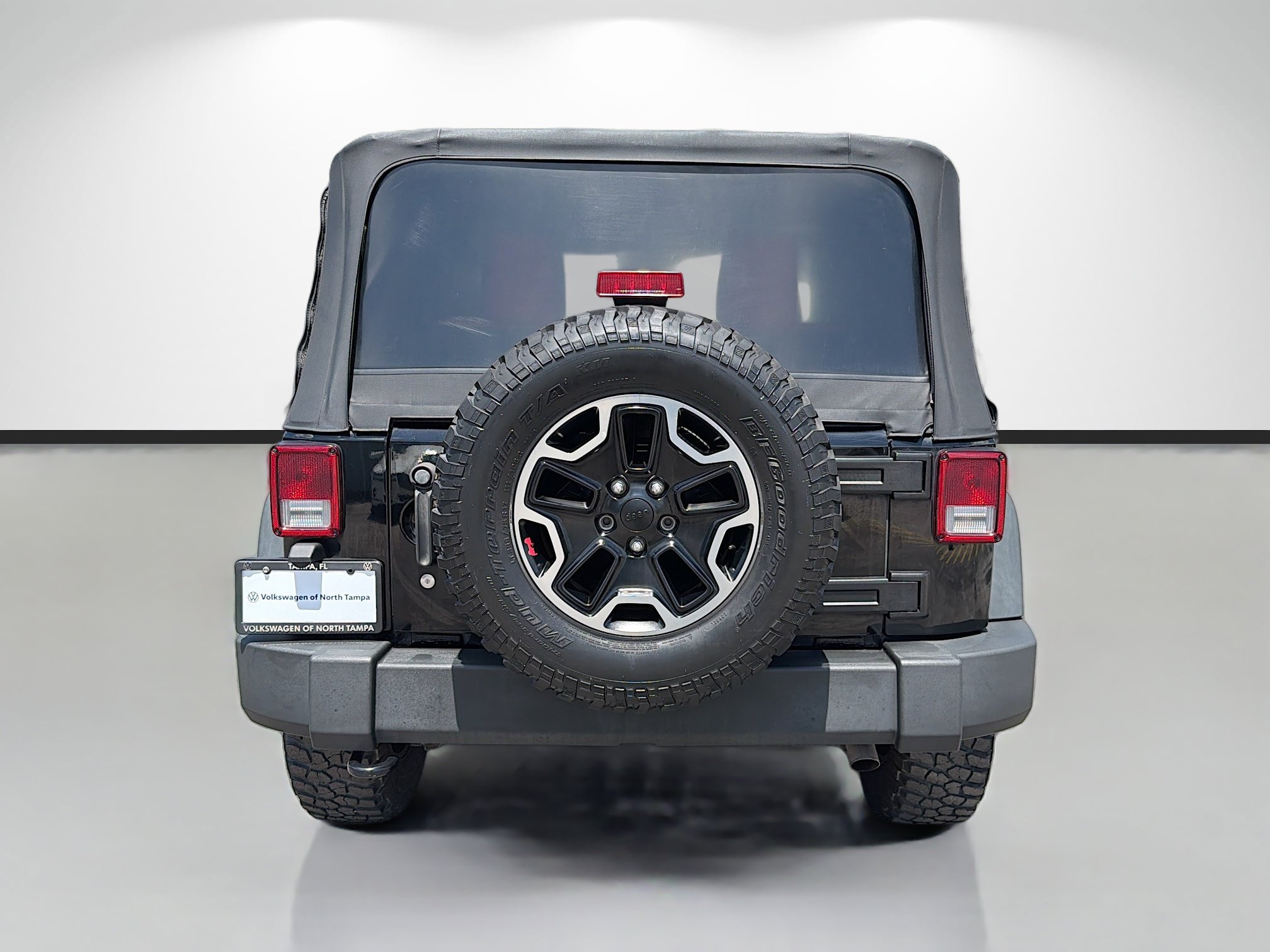 Used 2017 Jeep Wrangler Sport w/ Connectivity Group AWD/4WD image 4