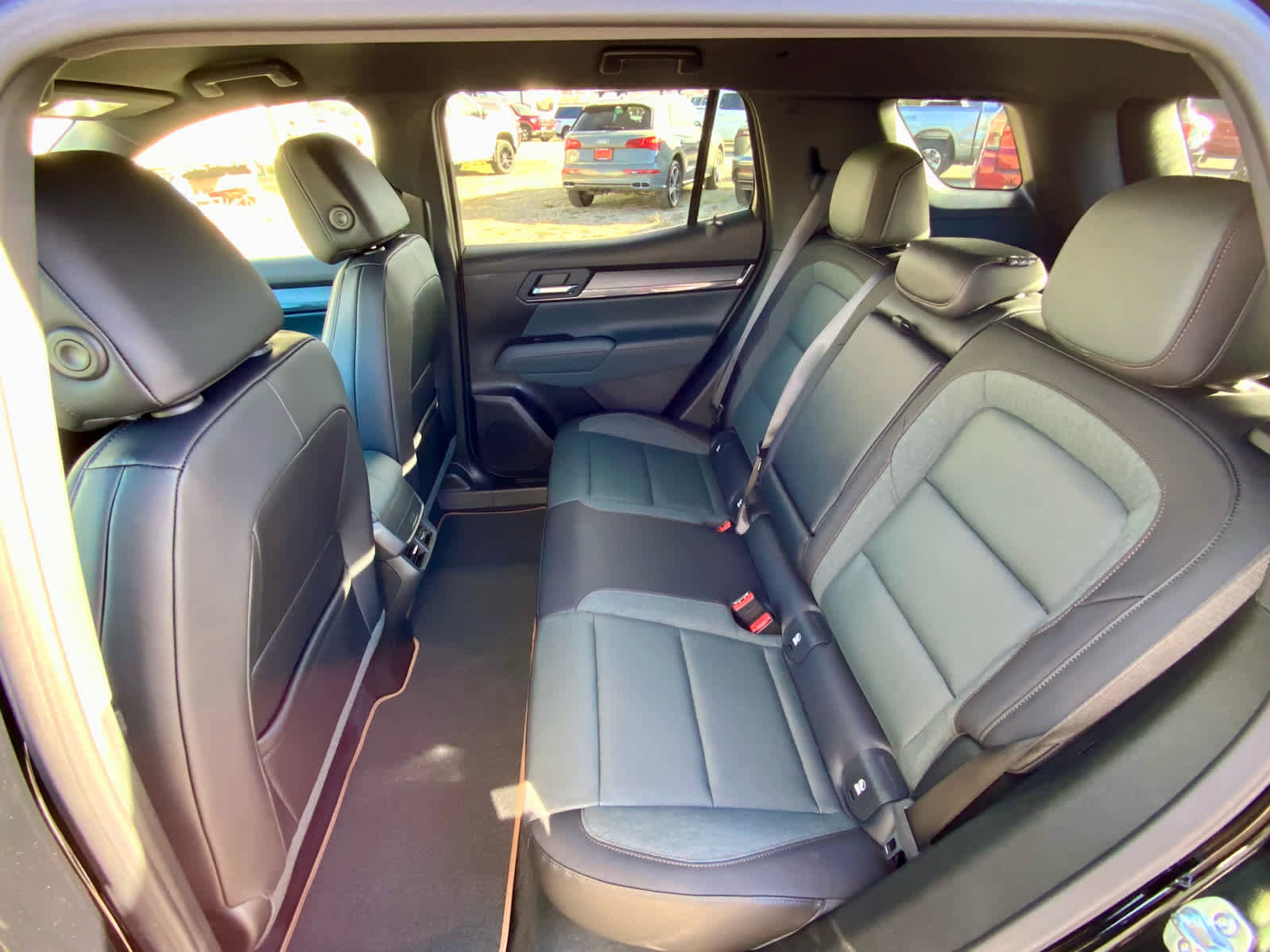 New 2026 GMC Terrain AT4 w/ LPO, Black Badging Package image 24