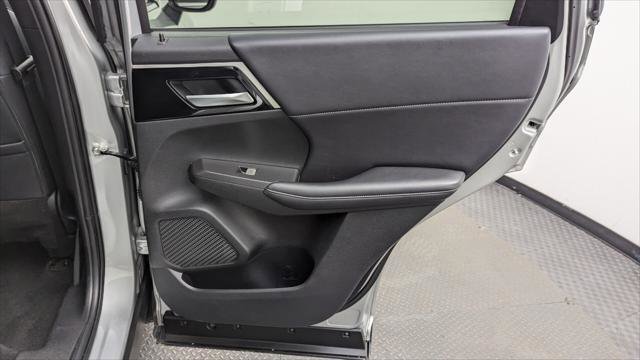 Used 2024 Mitsubishi Outlander SE image 19