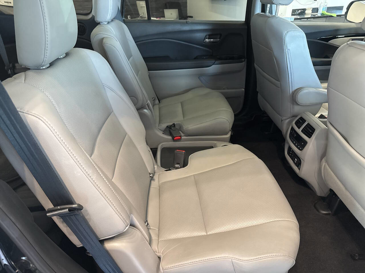 Used 2018 Honda Pilot Elite image 43