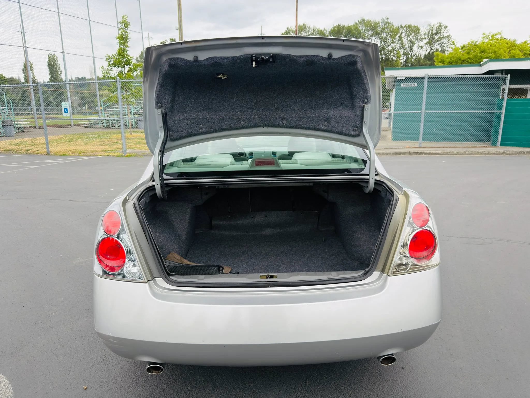 Used 2006 Nissan Altima 3.5 SE FWD image 17